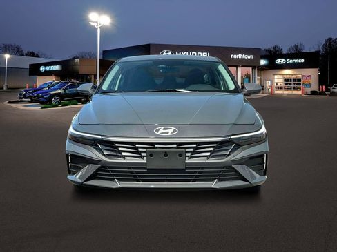 New 2025 Hyundai Elantra SE w/ Cargo Package image 12
