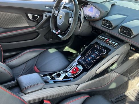 Used 2020 Lamborghini Huracan EVO image 35