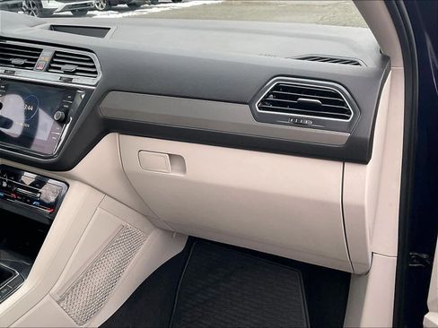 Used 2022 Volkswagen Tiguan SE image 12