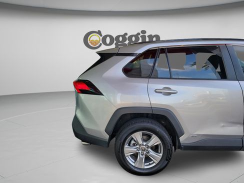 Used 2022 Toyota RAV4 XLE AWD/4WD image 6