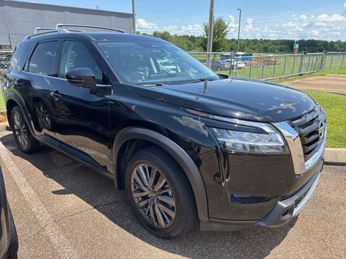Used 2024 Nissan Pathfinder SL w/ SL Premium Package FWD image 5