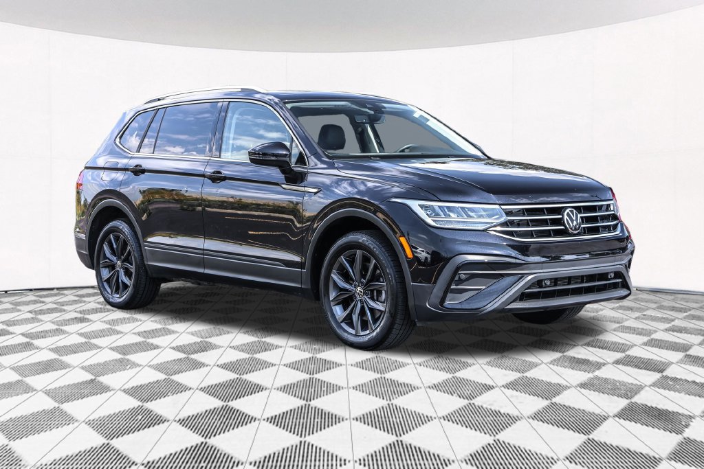 Used 2023 Volkswagen Tiguan SE w/ Panoramic Sunroof Package AWD/4WD image 11