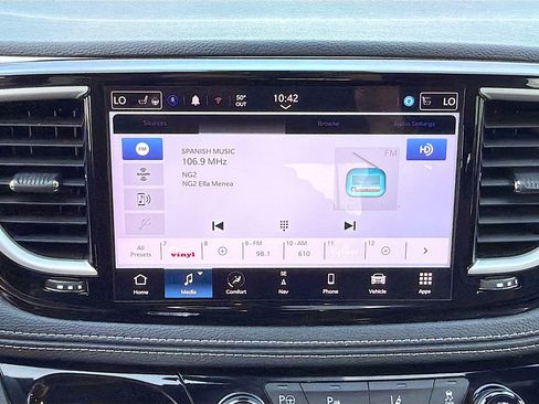 Used 2024 Chrysler Pacifica Limited image 31