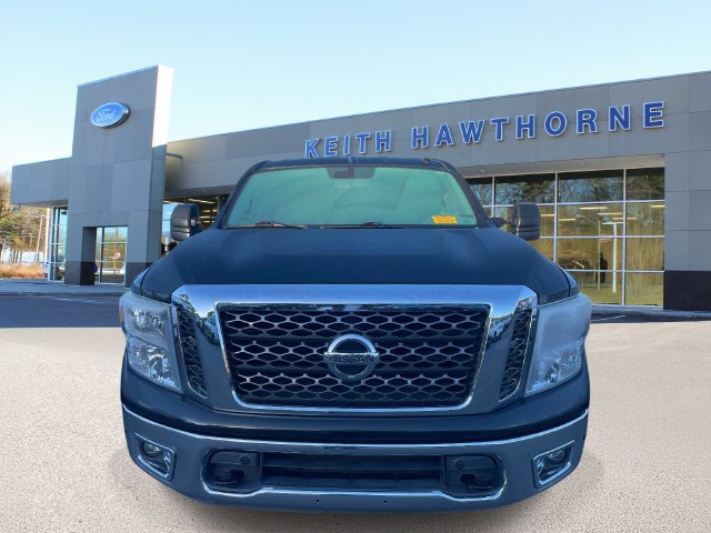 Used 2017 Nissan Titan SV RWD image 2