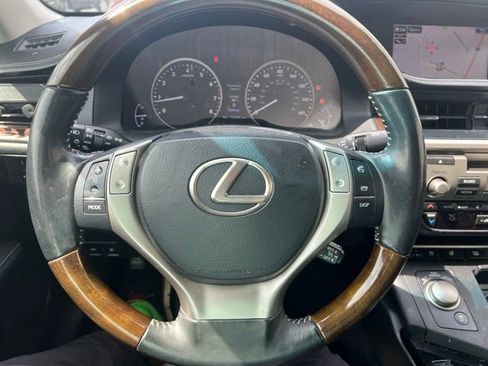 Used 2015 Lexus ES 350 w/ Luxury Package FWD image 16