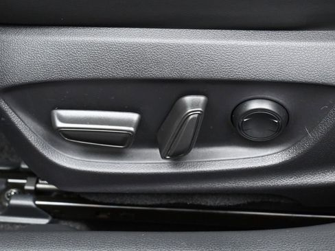 Certified 2025 Toyota Prius XLE image 10