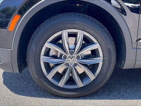 Used 2024 Volkswagen Tiguan SE AWD/4WD image 7