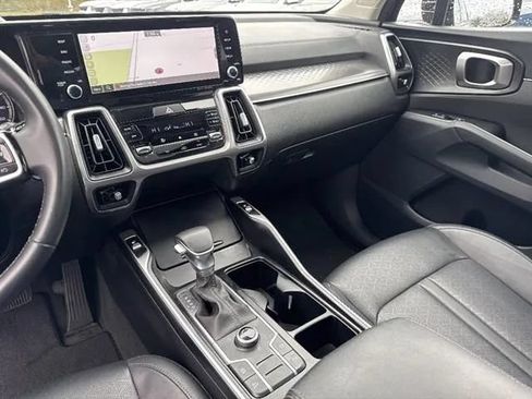 Used 2023 Kia Sorento S w/ Panoramic Sunroof Package FWD image 11
