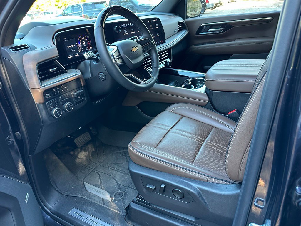 Used 2025 Chevrolet Tahoe High Country AWD/4WD image 10