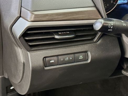 Used 2024 Nissan Altima 2.5 SV FWD image 17