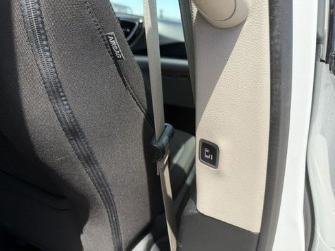 Used 2023 Chrysler Voyager LX FWD image 32