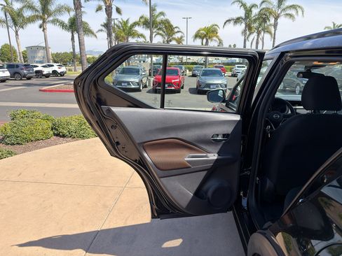 Used 2024 Nissan Kicks SR image 8