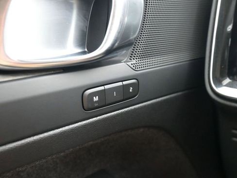 Used 2023 Volvo XC40 B4 Plus w/ Protection Package Premier image 28