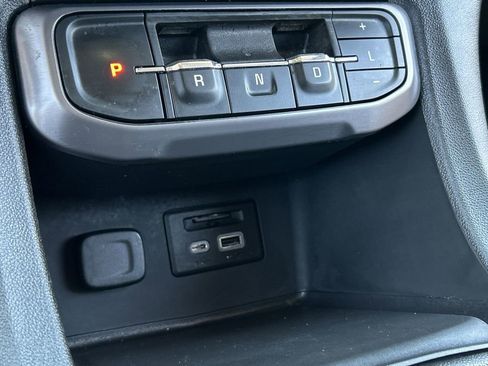 Used 2022 GMC Acadia AT4 w/ Preferred Package AWD/4WD image 16
