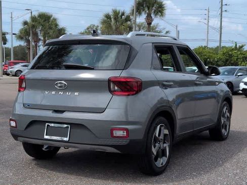 Used 2022 Hyundai Venue SEL FWD image 10