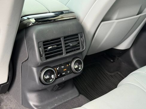 Certified 2024 Land Rover Range Rover Velar Dynamic SE AWD/4WD image 19
