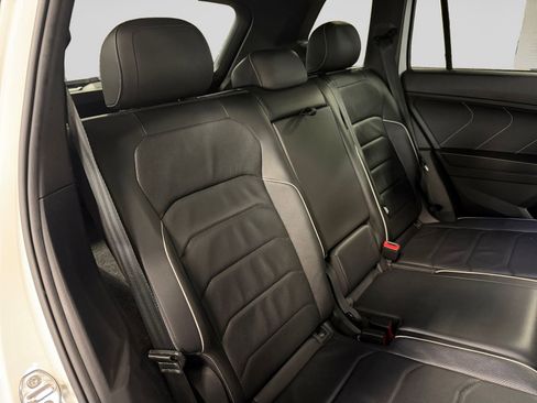 Used 2022 Volkswagen Tiguan SEL R-Line AWD/4WD image 25