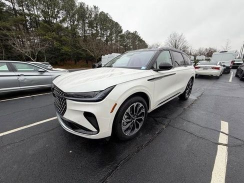 New 2026 Lincoln Nautilus Reserve image 3