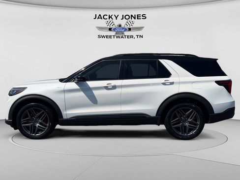 Used 2025 Ford Explorer ST-Line w/ Premium Package RWD image 2