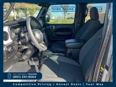 Used 2024 Jeep Wrangler Unlimited image 9