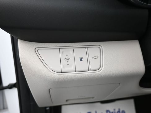 Used 2023 Genesis G70 2.0T image 14