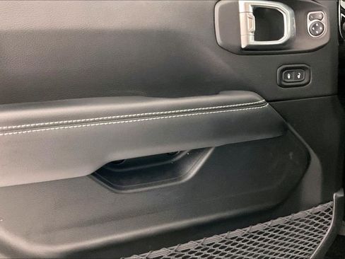 Used 2023 Jeep Wrangler Unlimited Sahara image 17