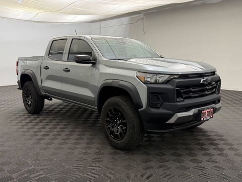 Used 2024 Chevrolet Colorado Trail Boss w/ Advanced Trailering Package AWD/4WD image 7