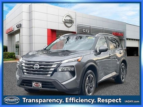 Used 2024 Nissan Rogue SV w/ SV Premium Package image 4