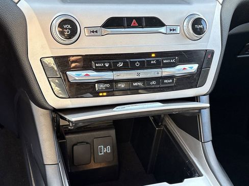 Used 2024 Ford Explorer XLT image 20