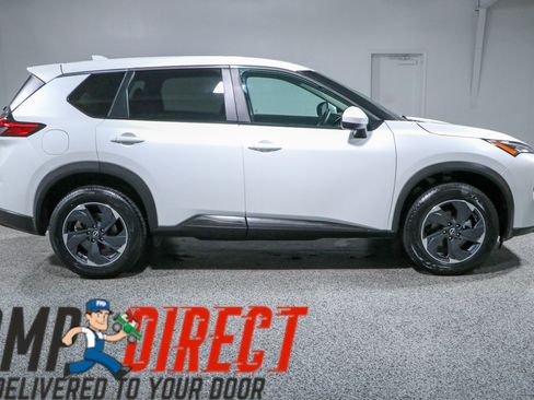 Used 2024 Nissan Rogue SV FWD image 6