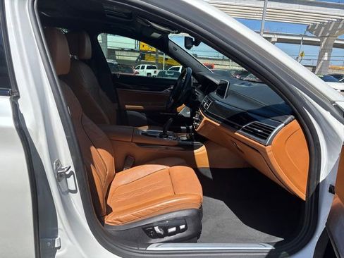 Used 2018 BMW 750i image 62