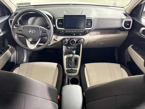 Used 2025 Hyundai Venue SEL image 18