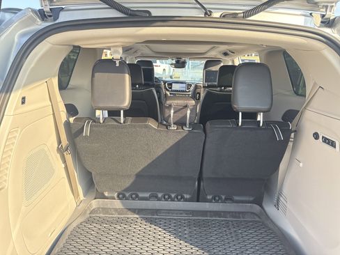 Used 2024 Chrysler Pacifica Limited w/ Uconnect Theater Family Group image 42