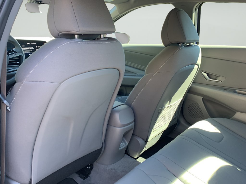 Certified 2024 Hyundai Elantra SEL w/ Convenience Package FWD image 17
