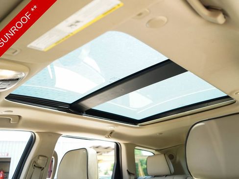 Used 2020 Jeep Grand Cherokee Overland AWD/4WD image 11