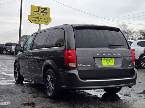 Used 2017 Dodge Grand Caravan SXT image 4