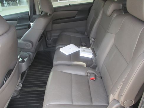 Used 2016 Honda Odyssey Touring Elite image 8