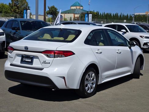 Used 2023 Toyota Corolla LE w/ Carpet Mat Package (TMS) FWD image 7