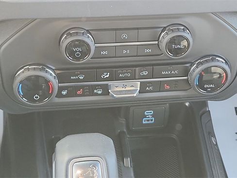 New 2025 Ford Bronco Outer Banks w/ Black Appearance Package image 23