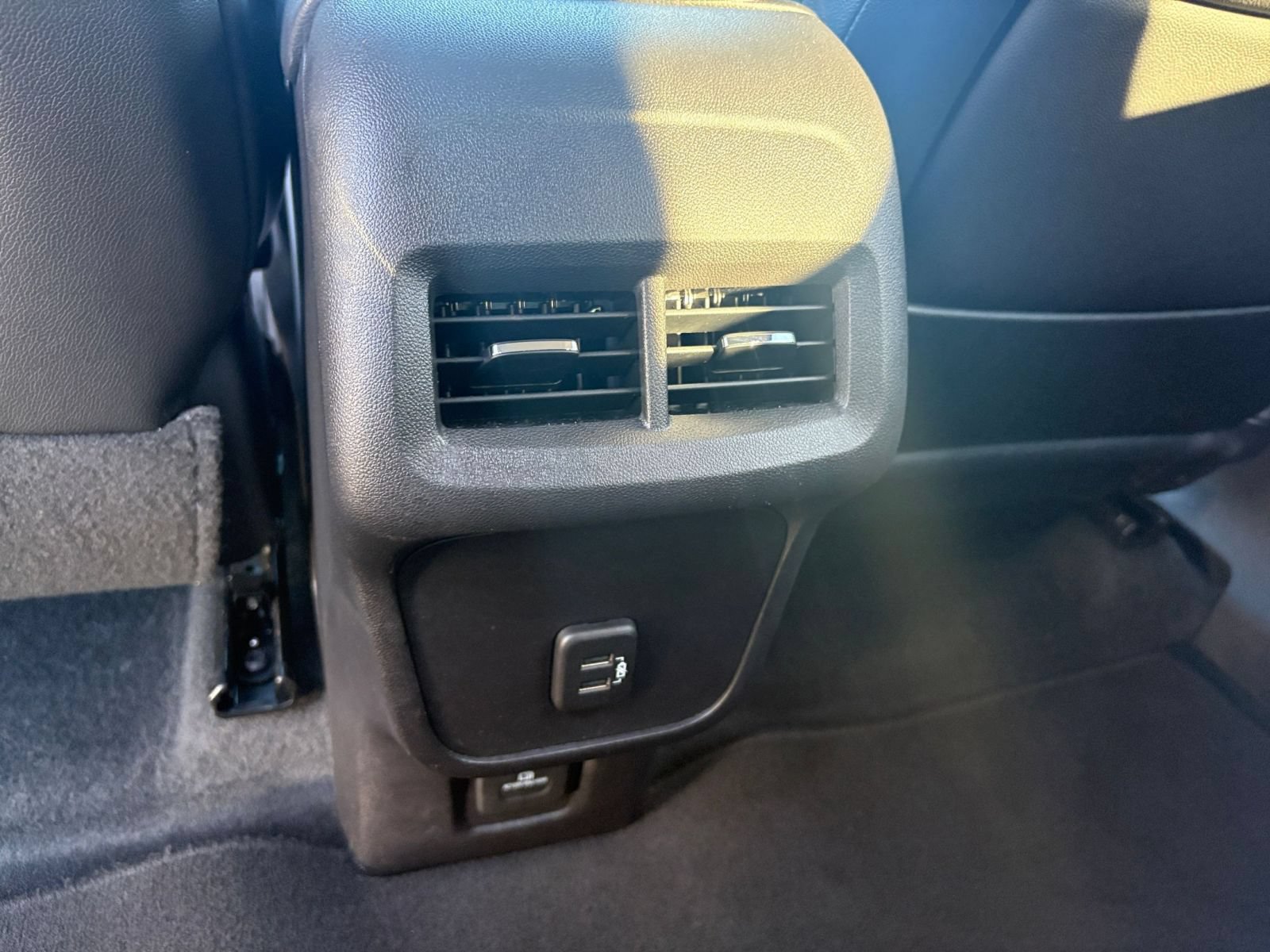 Used 2024 GMC Terrain SLT AWD/4WD image 21