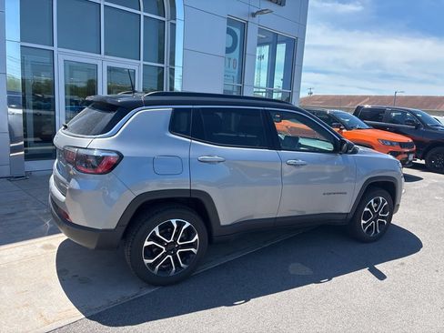 Used 2023 Jeep Compass Limited w/ Sun and Sound Group AWD/4WD image 13