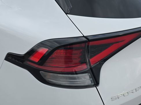 Used 2024 Kia Sportage EX image 29