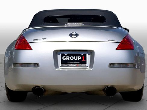 Used 2006 Nissan 350Z Touring image 4