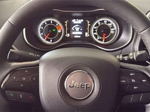 Used 2021 Jeep Cherokee Latitude Plus image 17