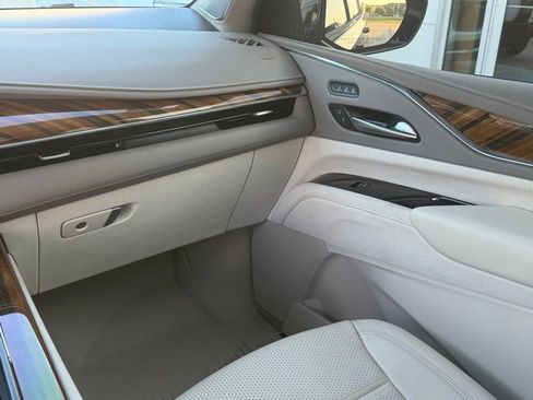 Used 2024 Cadillac Escalade Sport Platinum w/ LPO, Floor Liner Package AWD/4WD image 17
