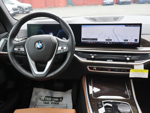Used 2024 BMW X5 xDrive40i w/ Parking Assistance Package AWD/4WD image 12