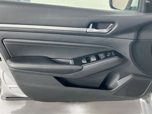 Used 2022 Nissan Altima 2.5 SV w/ SV Premium Package FWD image 16