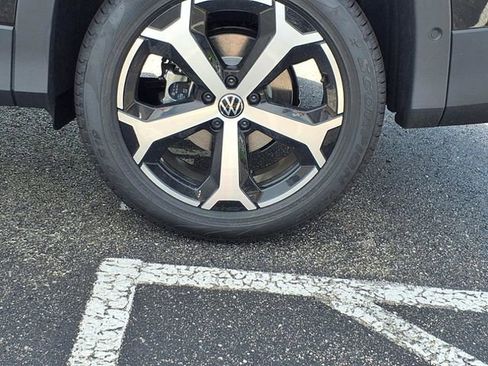 New 2025 Volkswagen Tiguan SE AWD/4WD image 26