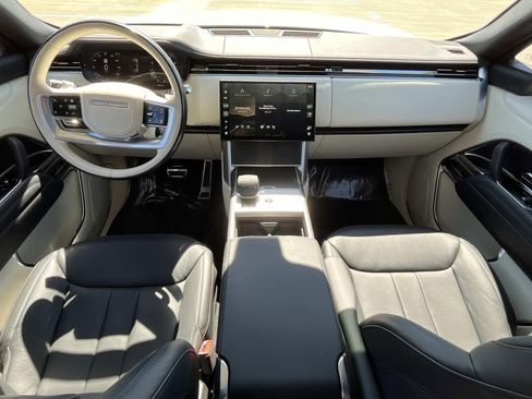 Certified 2024 Land Rover Range Rover SE AWD/4WD image 9