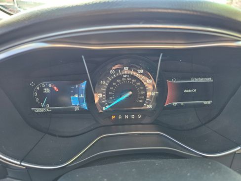 Used 2017 Ford Fusion SE w/ Fusion SE Technology Package FWD image 11